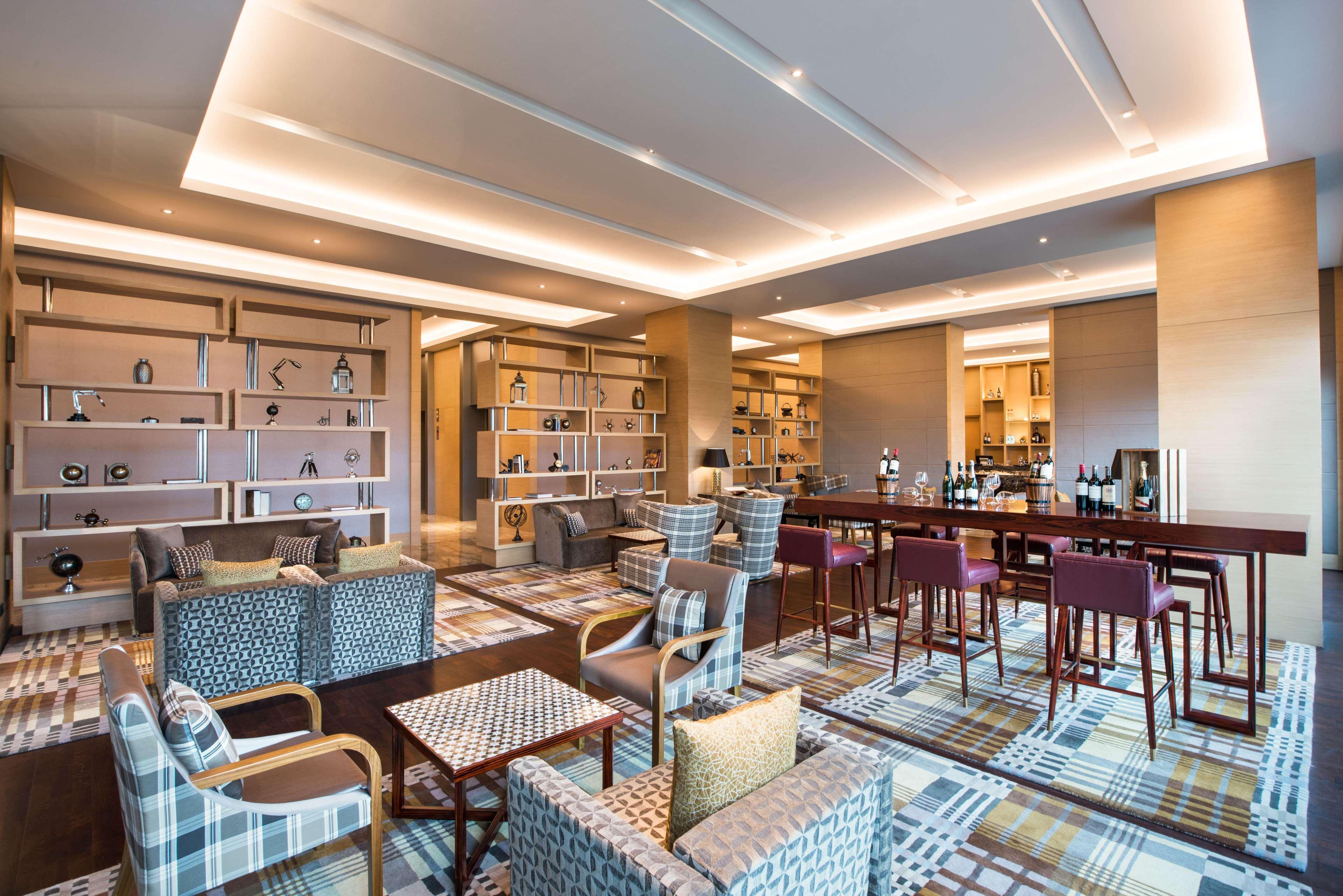Готель Hyatt Regency Lucknow Gomti Nagar Екстер'єр фото The Club lounge at Kuala Lumpur International Airport